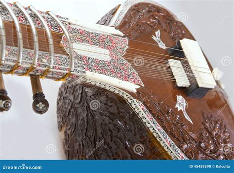  Zitar: The Guitar of India - A Vibrant Tapestry of Strings and Culture!